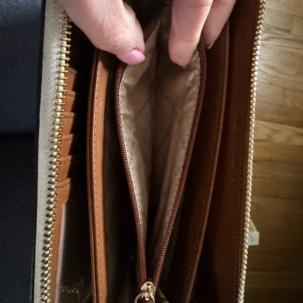 Michael Kors White Logo Tote with Brown Trim and Matching Wallet Set - Picture 8 of 13